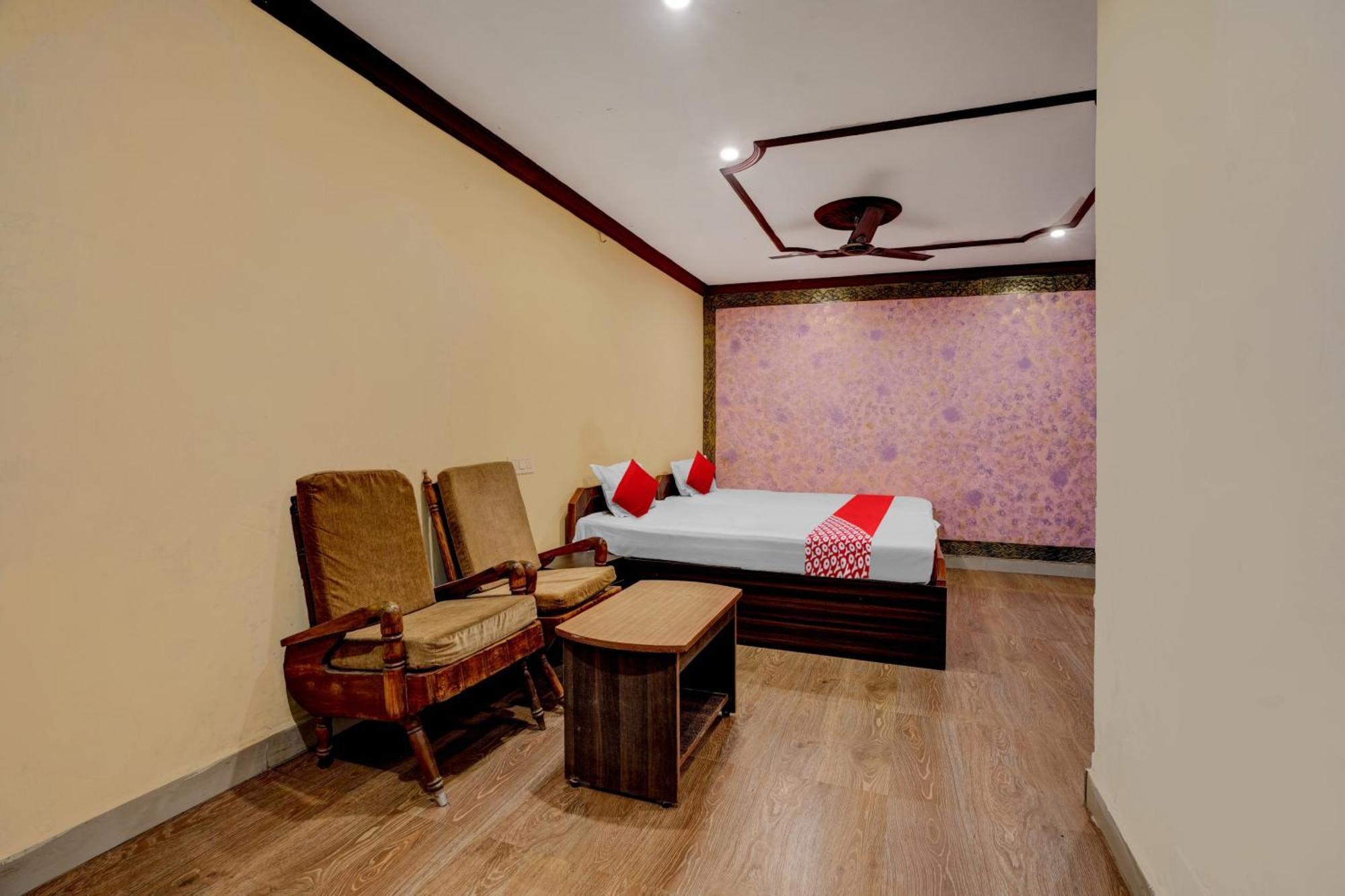 Oyo Royal Visakha Beach Guest House Visakhapatnam Ngoại thất bức ảnh