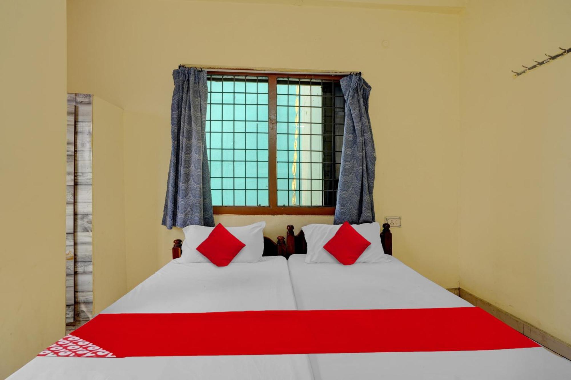 Oyo Royal Visakha Beach Guest House Visakhapatnam Ngoại thất bức ảnh