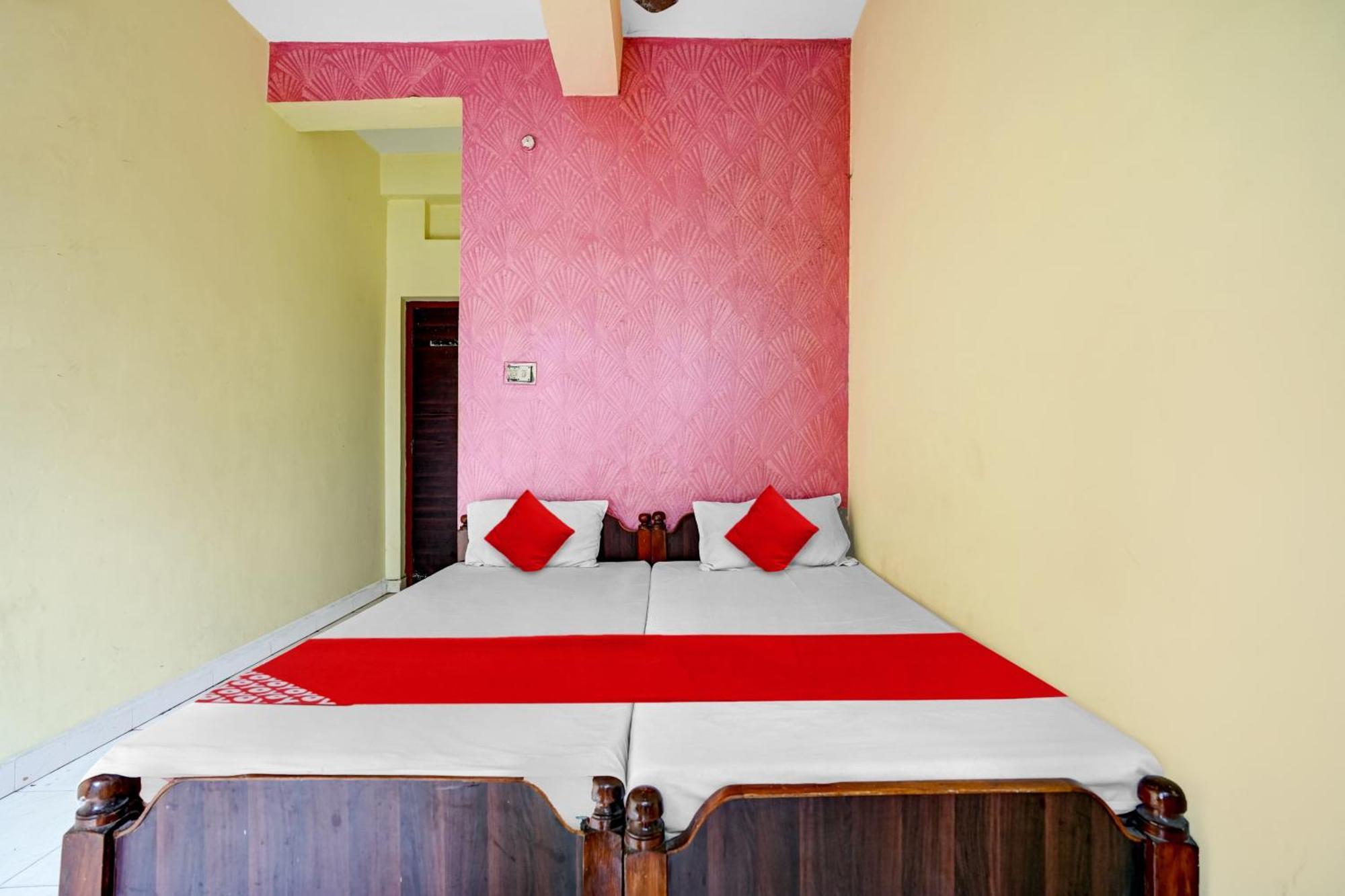 Oyo Royal Visakha Beach Guest House Visakhapatnam Ngoại thất bức ảnh