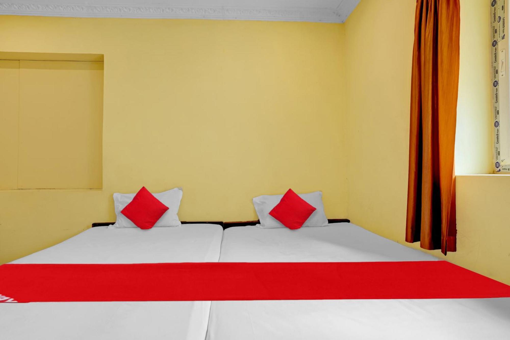 Oyo Royal Visakha Beach Guest House Visakhapatnam Ngoại thất bức ảnh