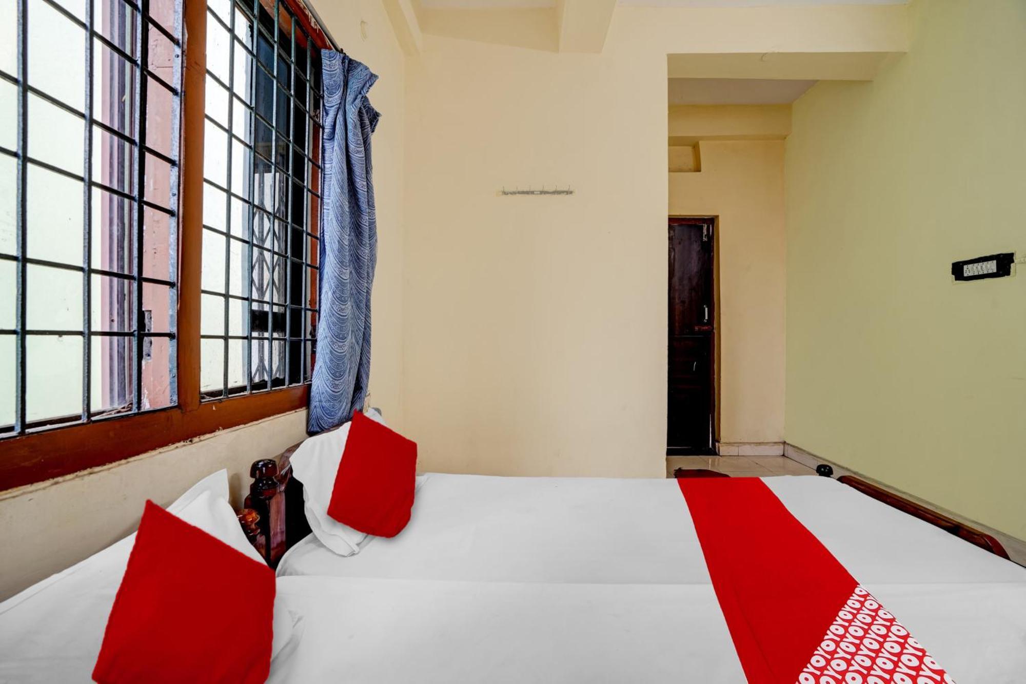 Oyo Royal Visakha Beach Guest House Visakhapatnam Ngoại thất bức ảnh