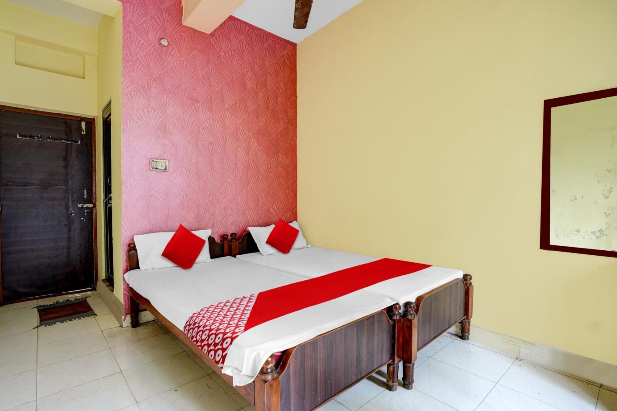 Oyo Royal Visakha Beach Guest House Visakhapatnam Ngoại thất bức ảnh