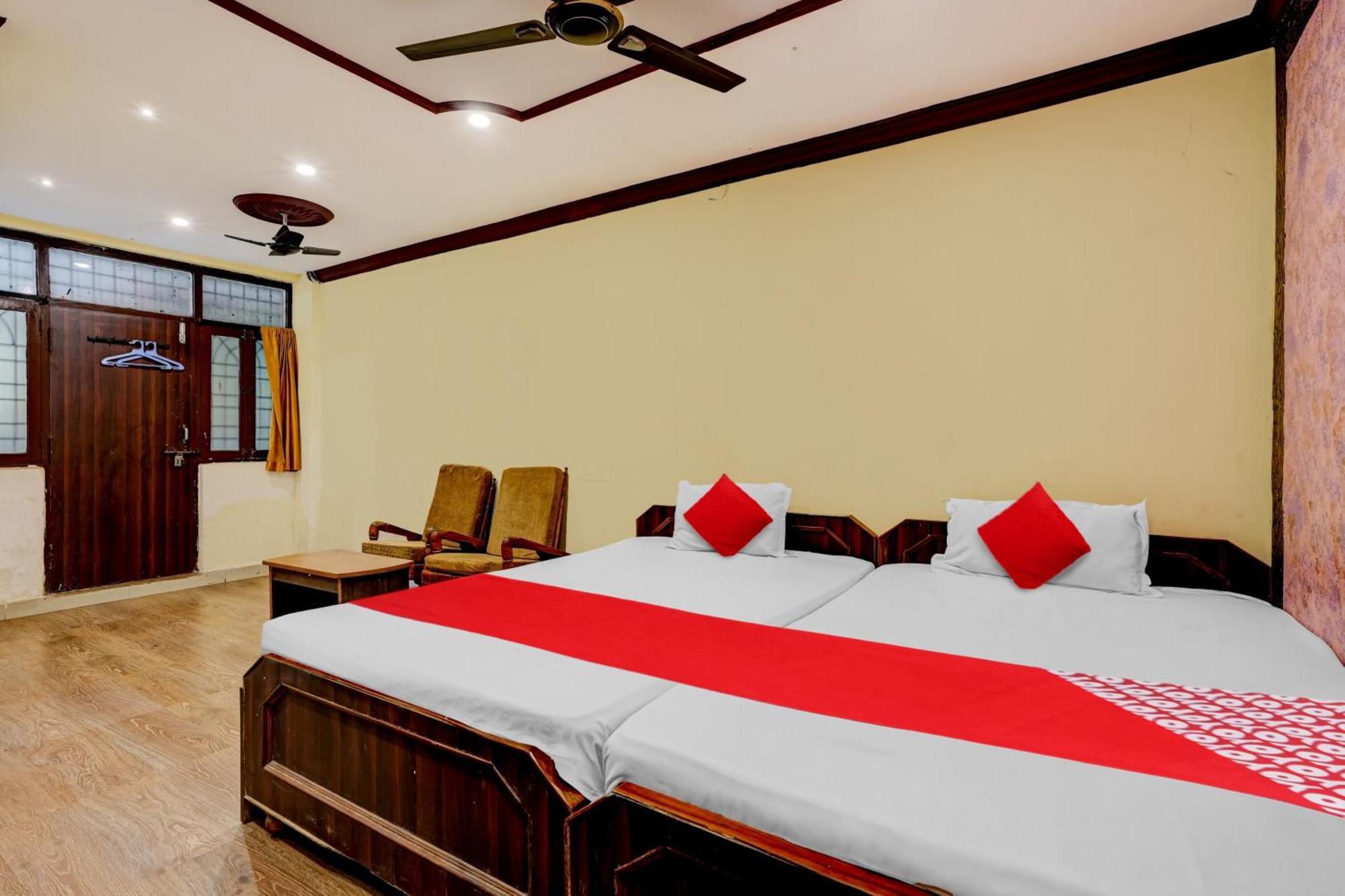 Oyo Royal Visakha Beach Guest House Visakhapatnam Ngoại thất bức ảnh