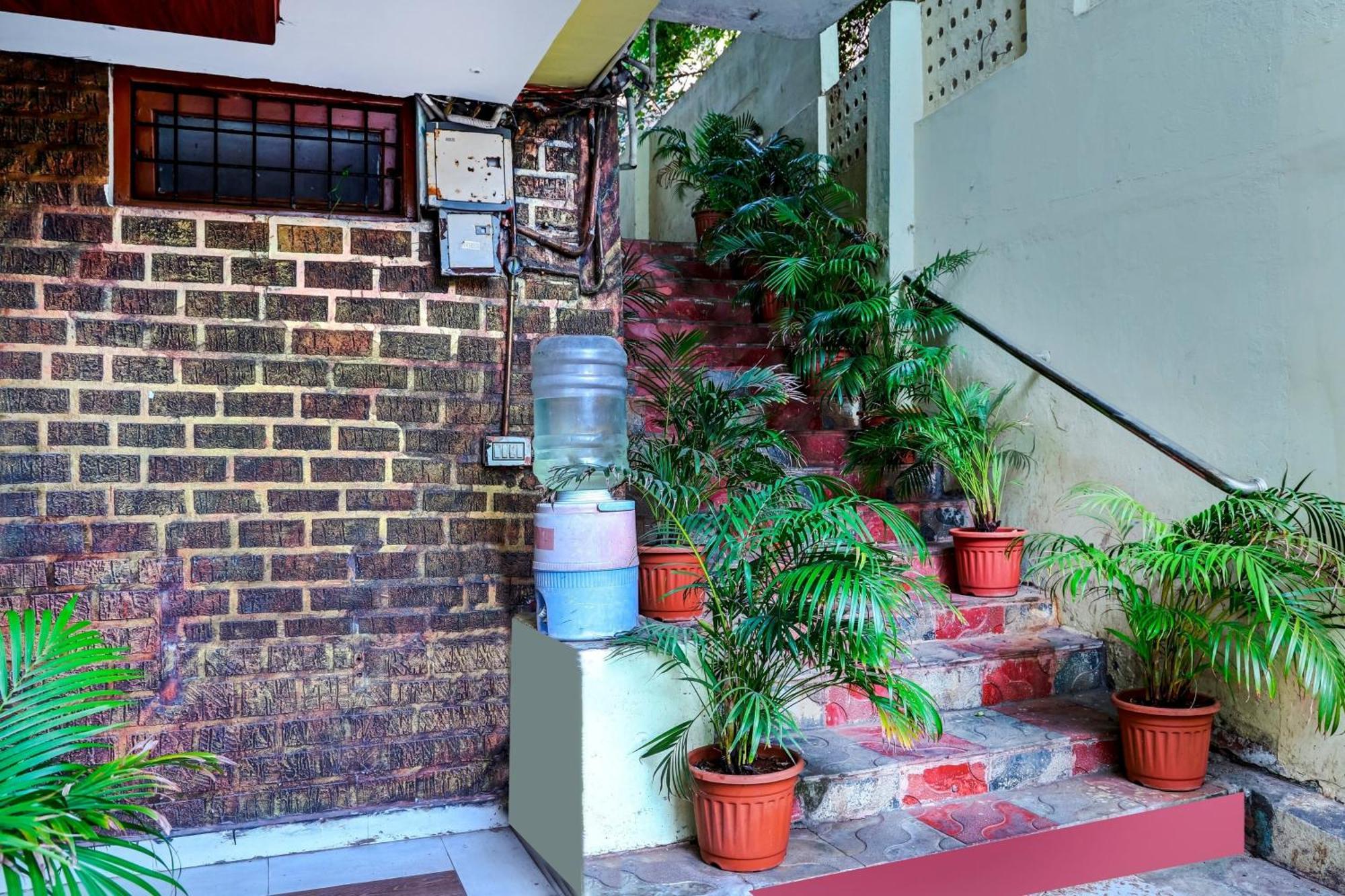 Oyo Royal Visakha Beach Guest House Visakhapatnam Ngoại thất bức ảnh