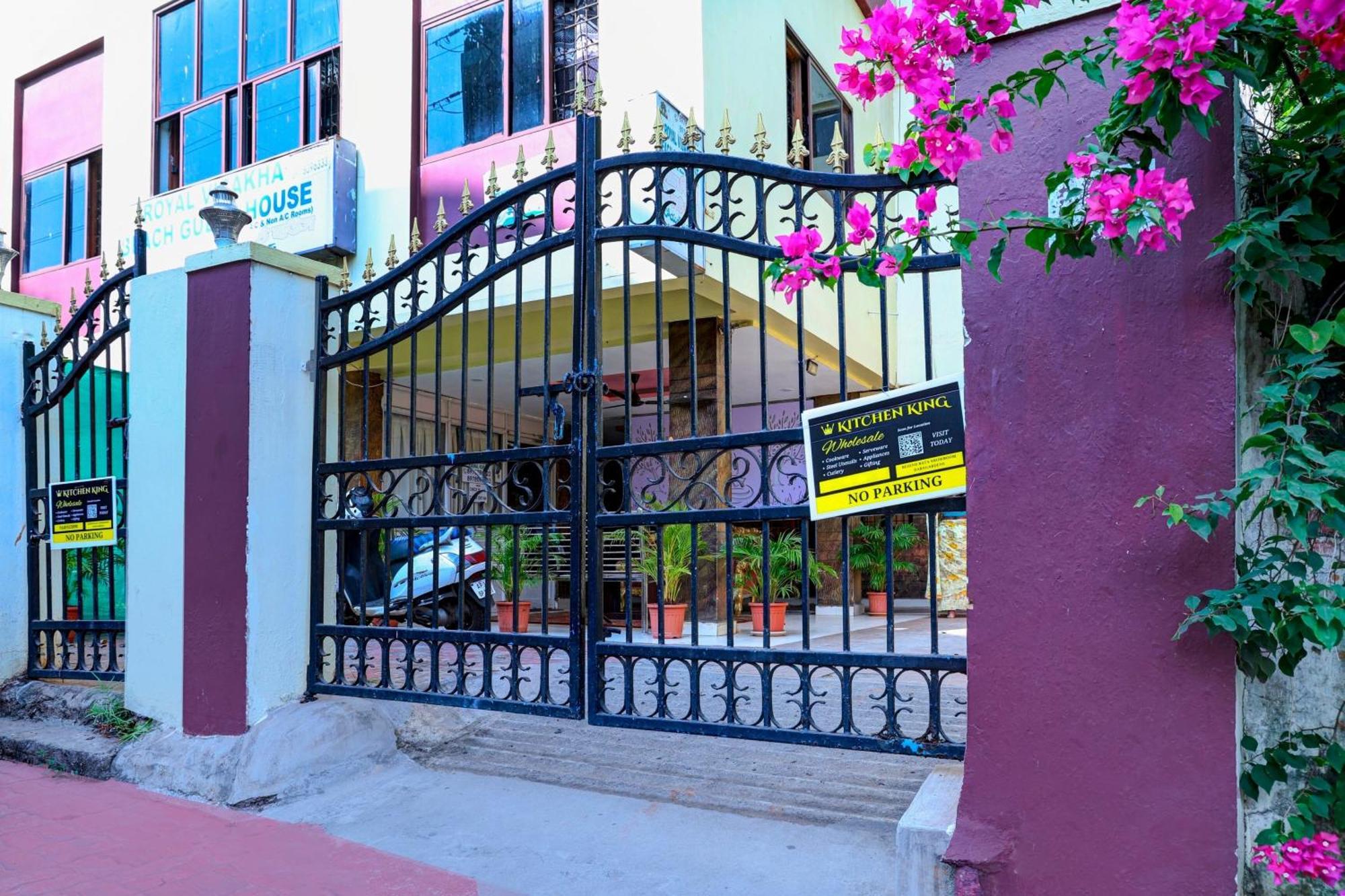 Oyo Royal Visakha Beach Guest House Visakhapatnam Ngoại thất bức ảnh